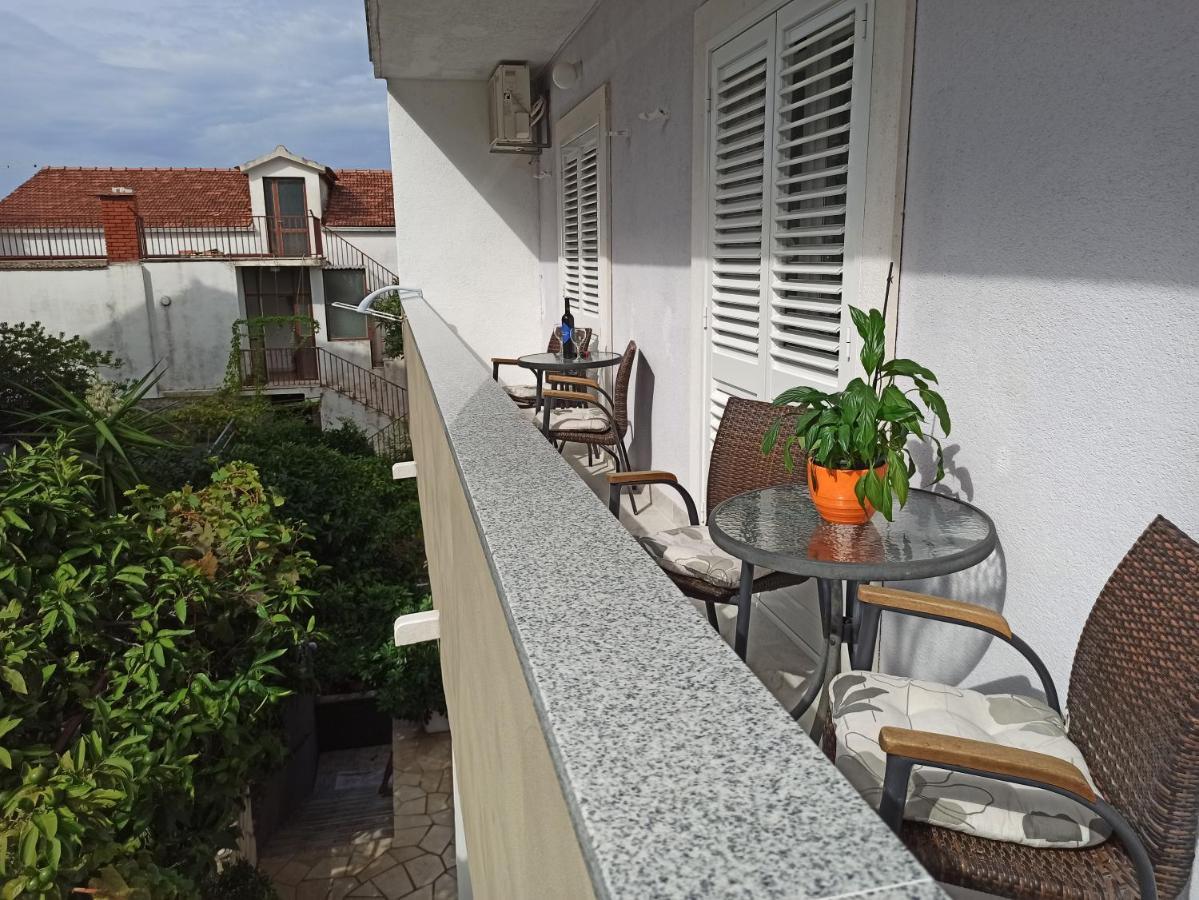 Apartments Desa Petric Hvar Town Bagian luar foto