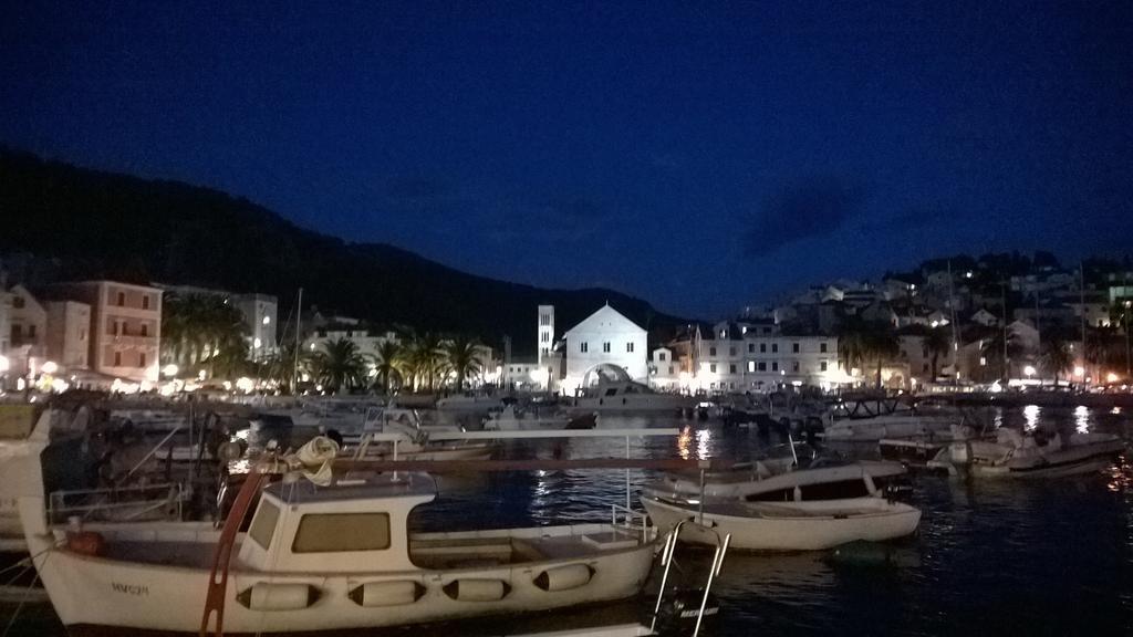 Apartments Desa Petric Hvar Town Bagian luar foto