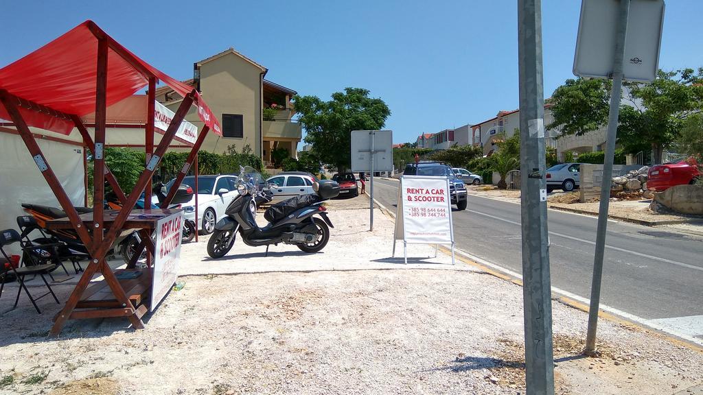 Apartments Desa Petric Hvar Town Bagian luar foto