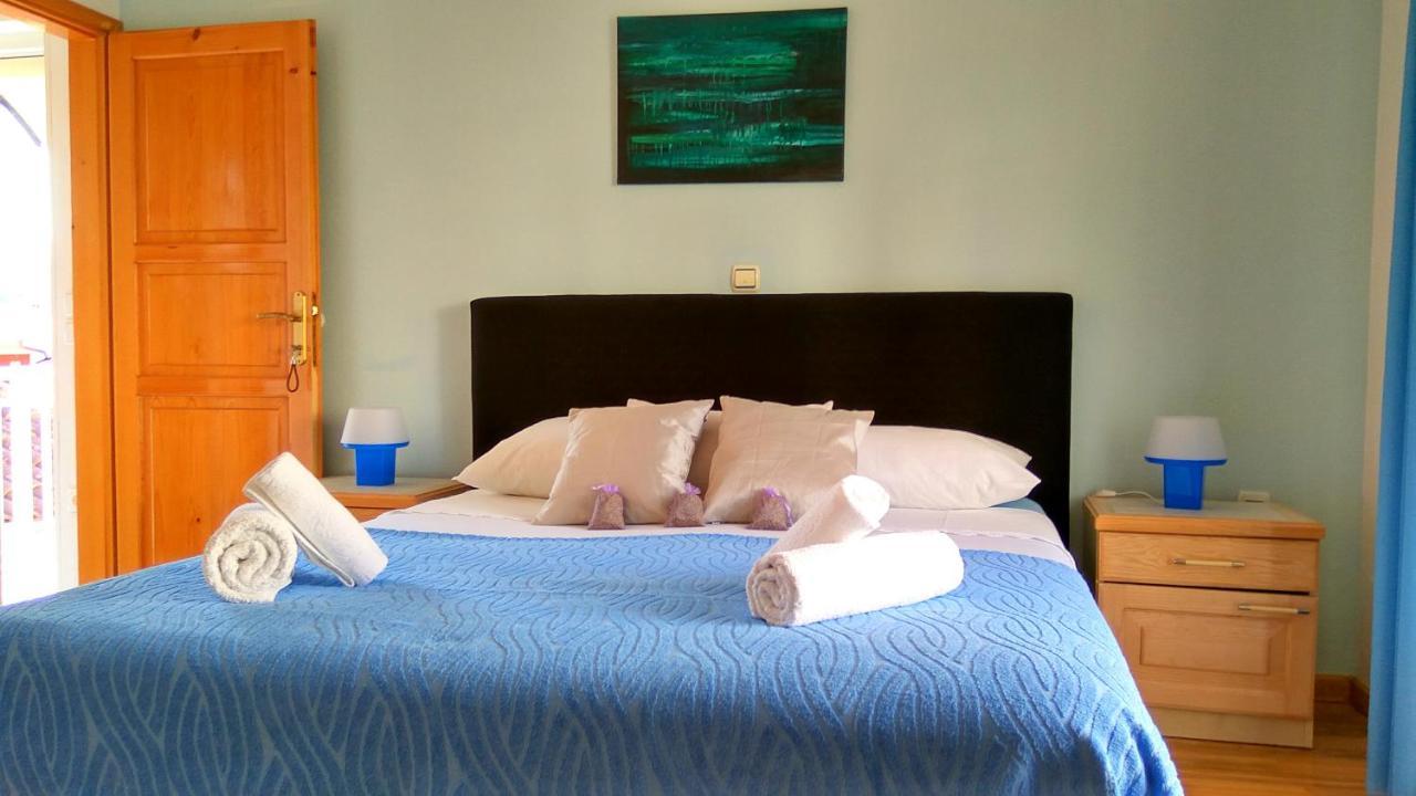 Apartments Desa Petric Hvar Town Bagian luar foto